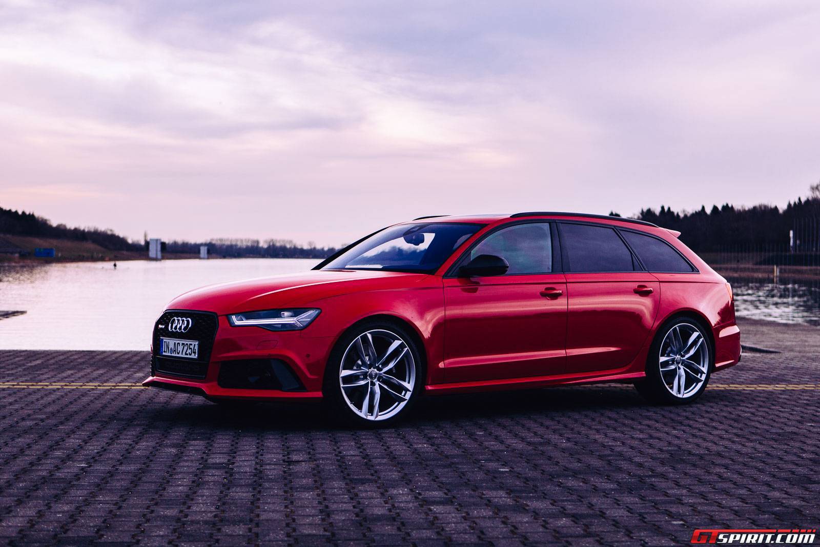 2016-Audi-RS6-Avant.jpg