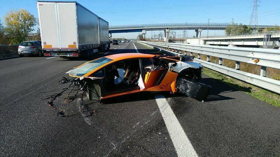 Lamborghini-Aventador-SV-crash-2.jpg