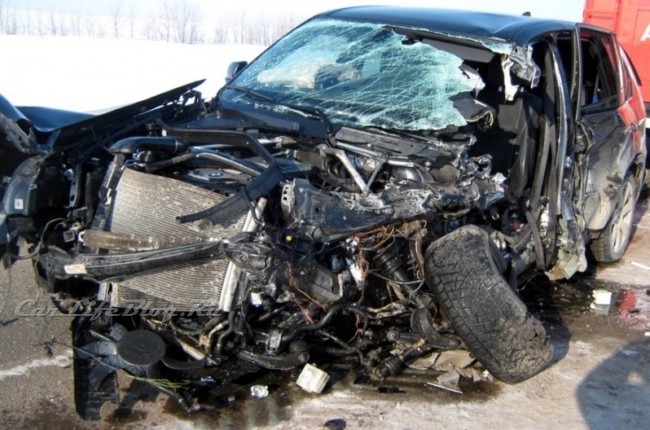 Car Crash: BMW X5 Head-on Collision in Russia - GTspirit
