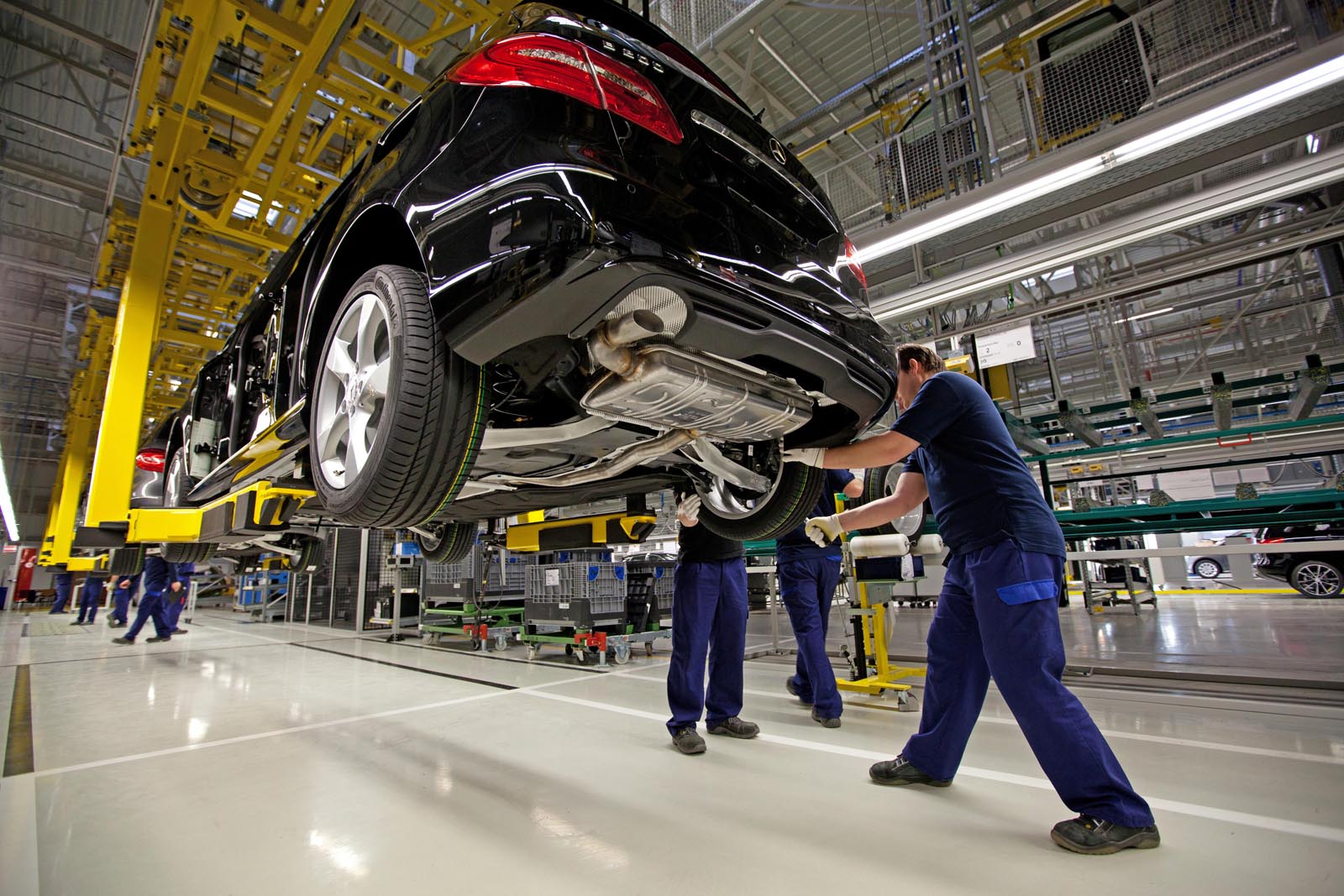 Mercedes-Benz Kecskemét Factory Celerates 250,000th Vehicle Produced ...