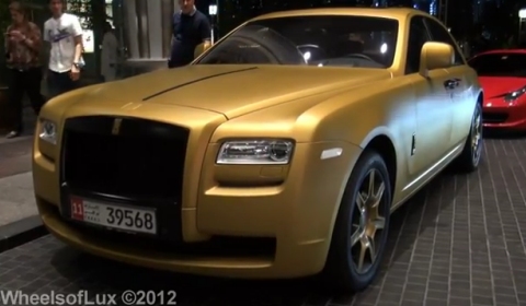 Video Matte Gold Rolls-Royce Ghost in Dubai
