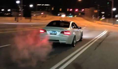 Video Widebody BMW M3 Drifts into Red Light