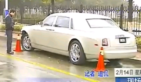 Car Crash Chinese Youngster Crashes into Parked Rolls-Royce Phantom