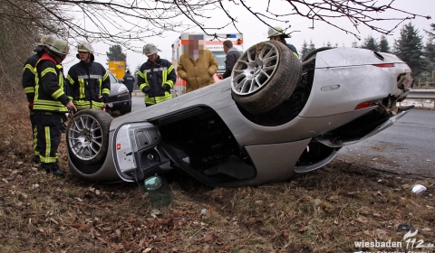 Car Crash BMW Z8 Flips Upside Down in Germany