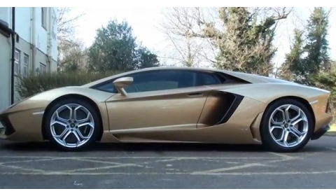 Video Golden Lamborghini Aventador LP700-4