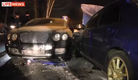 19-Year Old Wrecks Bentley Continental GT in Russia