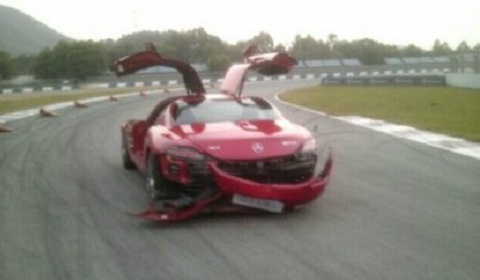 Wrecked Mercedes SLS AMG