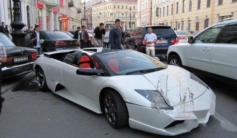 Tuned Lamborghini Murcielago Smashes Into Five Cars in Russia