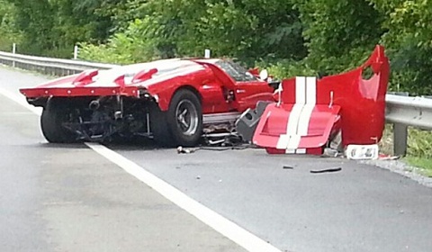 Ford GT MkII Replica Crashes in Tennessee