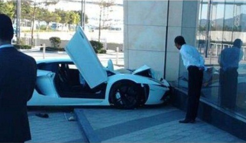 Lamborghini Aventador Crash in Macau