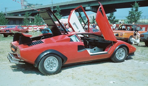 Lamborghini Countch with 12 Exhausts