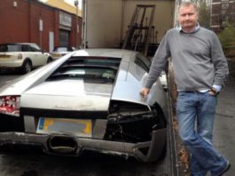 Car Crash Mechanic Wrecks a Lamborghini Murcielago LP640