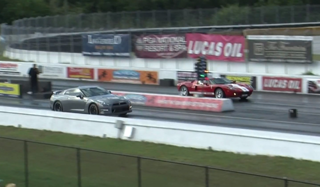 Video: Tuned Nissan GT-R vs 700hp Ford GT
