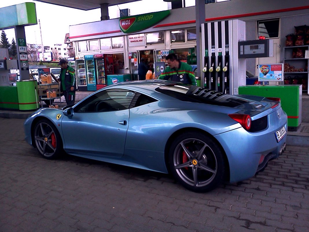 Video: Blue Ferrari 458 Italia Spotted in Romania