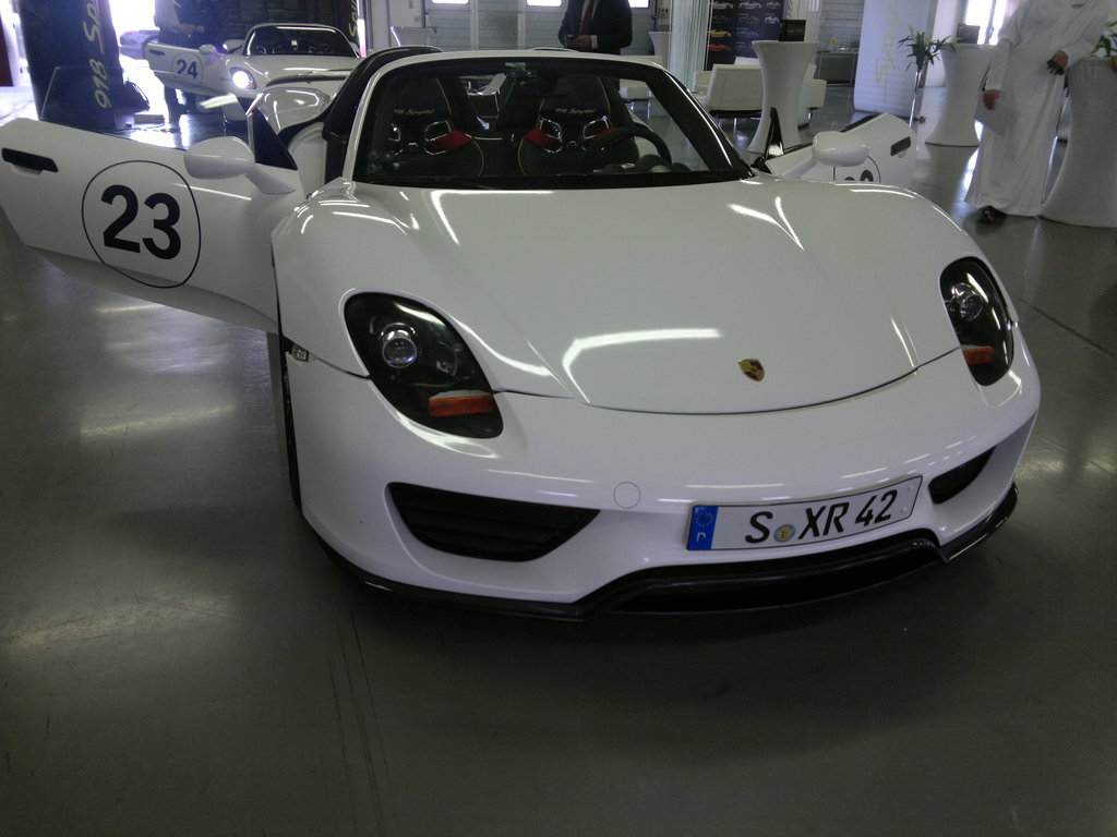 Video: Exclusive Ride in Porsche 918 Spyder Prototype at Dubai Autodrome