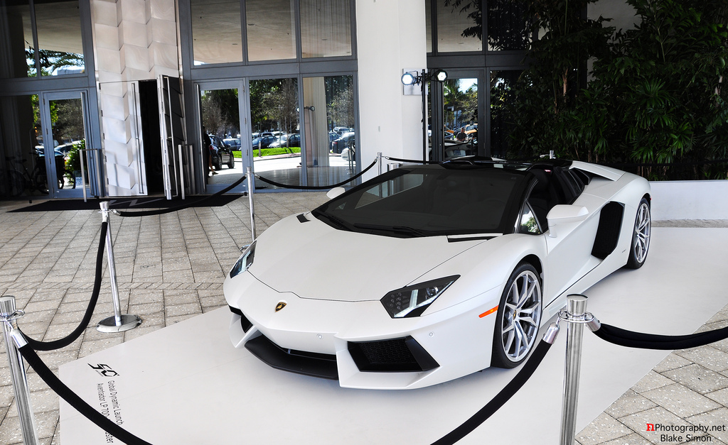 Gallery: White Lamborghini Aventador Roadster in Miami