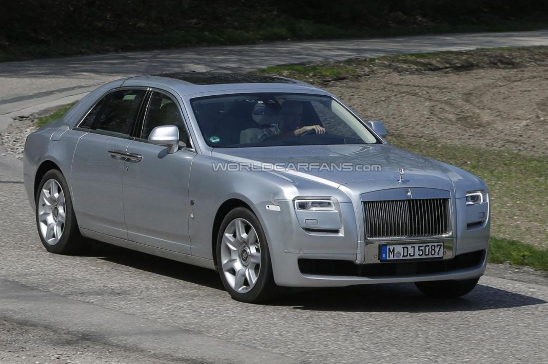 Spyshots: Facelifted Rolls-Royce Ghost Snapped for the First Time