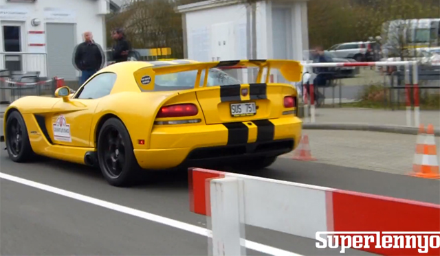 Video: Yellow Dodge Viper SRT10 ACR Sprints Around the 'Ring