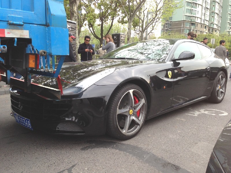 Car Crash: Ferrari FF Rear-Ends Truck in China