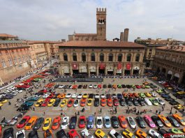 Lamborghini Grand Giro at Piazza Maggiore