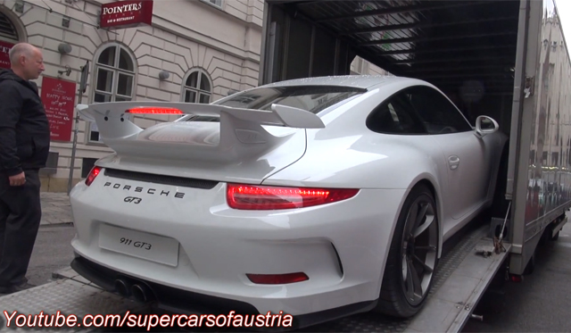 Video: 2014 Porsche 991 911 GT3 Revving
