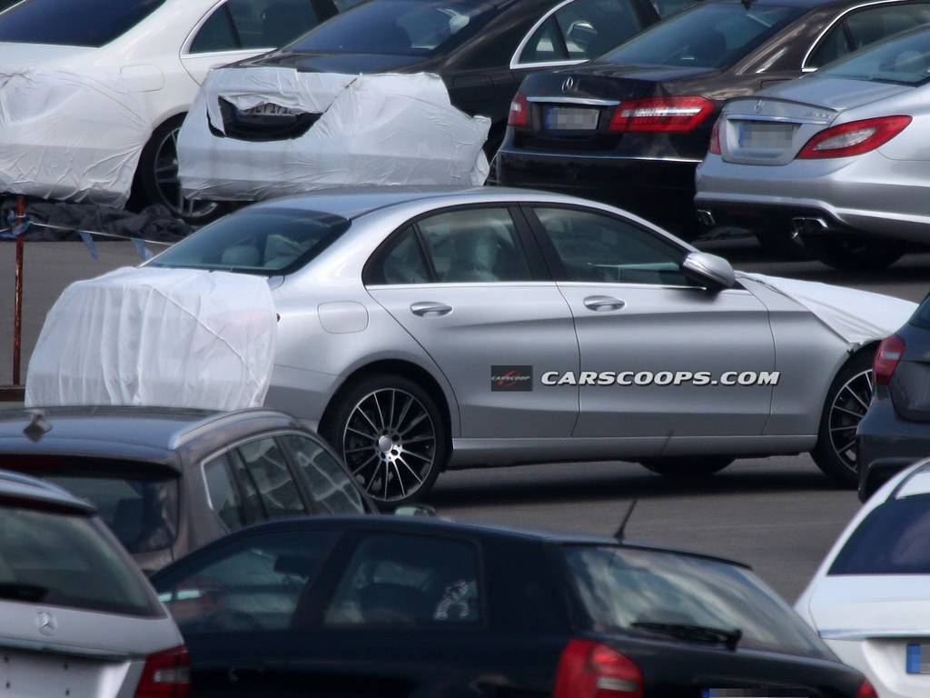 Spyshots: 2015 Mercedes-Benz C-Class Shows Side Profile