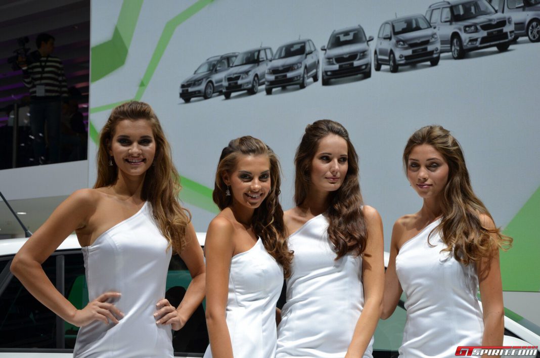 Frankfurt Motor Show 2013 Girls