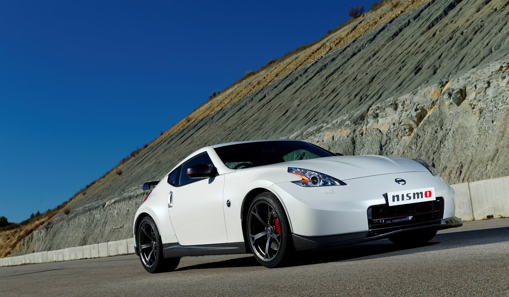Man Selling Testicle to Buy New Nissan 370Z!