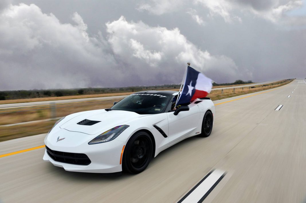 Chevrolet Corvette Stingray HPE600 by Hennessey Hits 200mph on Texas Highway!