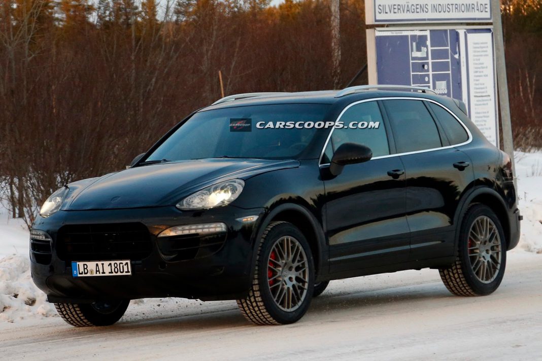 Facelifted 2015 Porsche Cayenne Tests in the Snow
