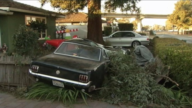 Vintage ford mustang crashes #10