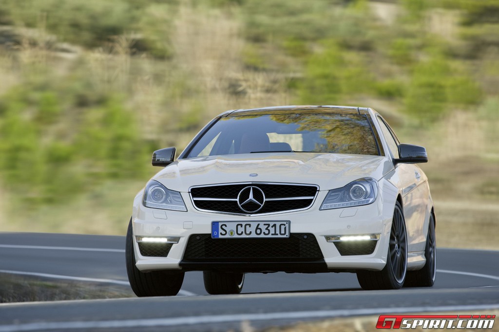 50 Cent Does Burnouts in Mercedes-Benz C63 AMG Coupe
