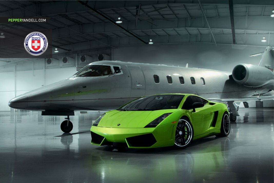 Green Lamborghini Gallardo Looks Stunning Alongside Private Jet