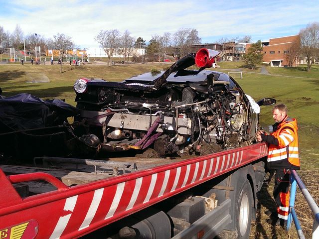 18-Year Old Crashes Ferrari 458 Italia