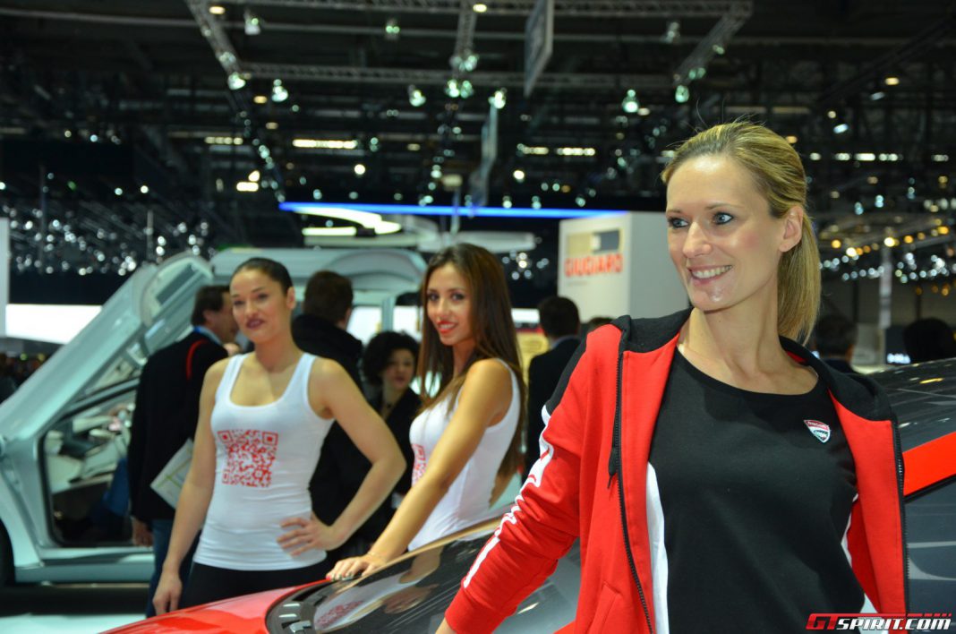 Geneva Motor Show 2014 Girls