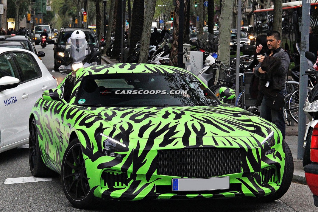 2016 Mercedes-Benz AMG GT Tests in Bright Green Camo