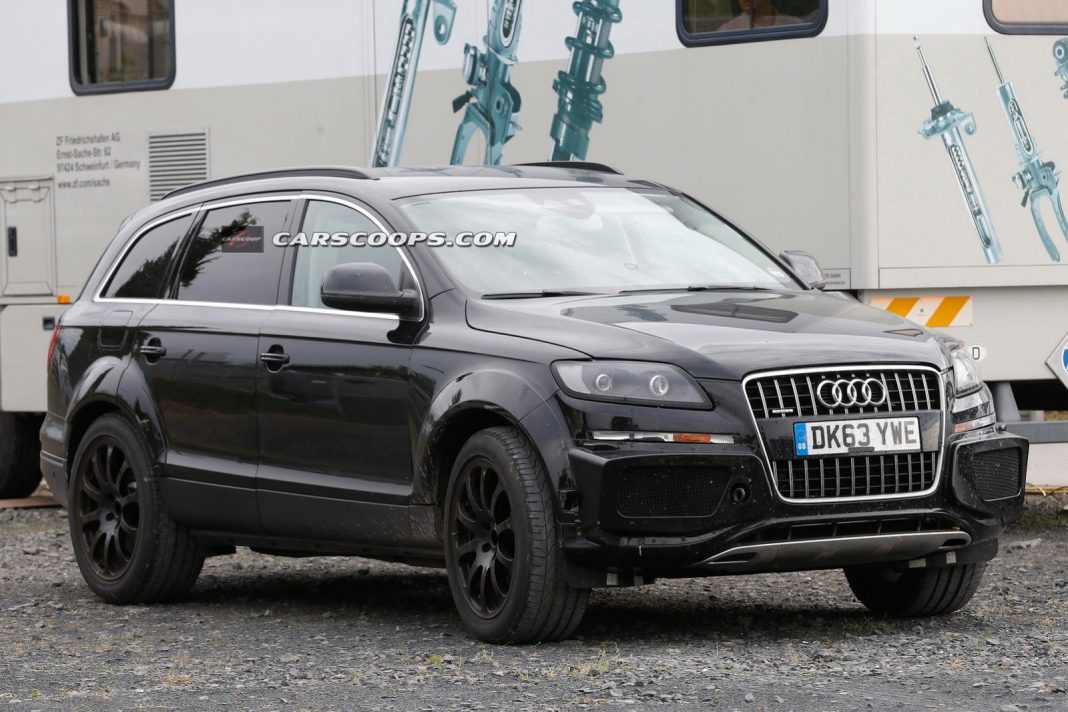 Future Bentley SUV Spied Disguised as Audi Q7