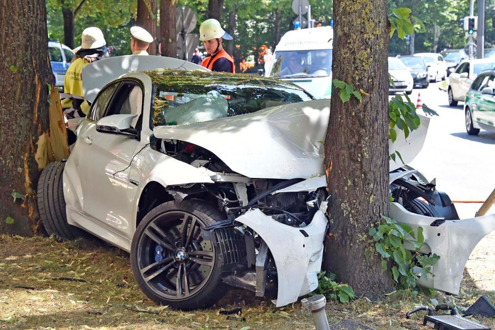 BMW M4 Crashes into a Tree in Munich