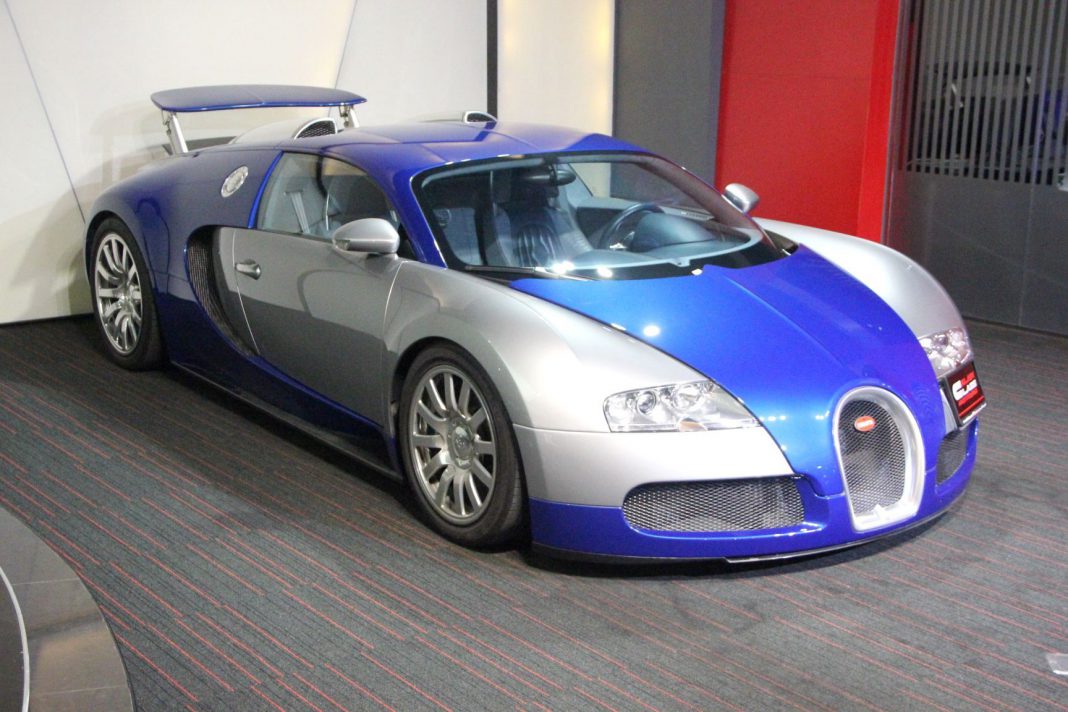 Sexy Blue and Silver Bugatti Veyron For Sale