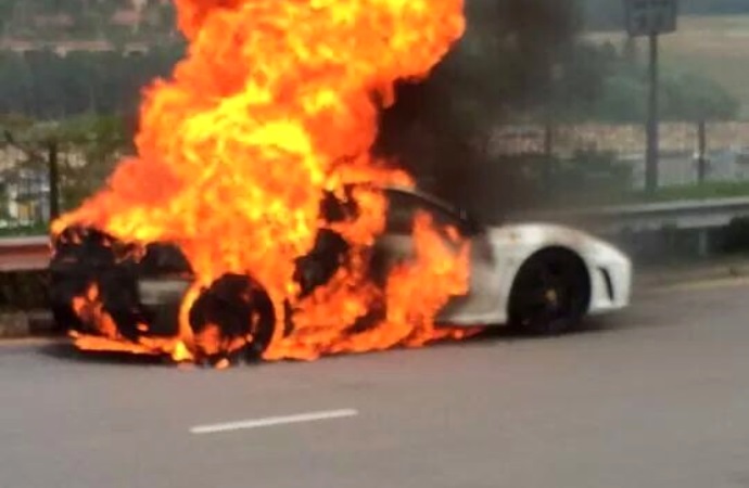 Ferrari F430 Burns to the Ground in Hong Kong