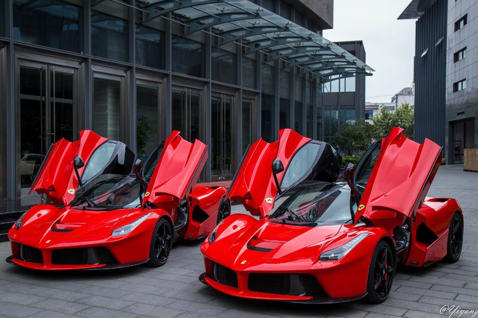 Photo of the Day: Double LaFerrari in Shanghai!