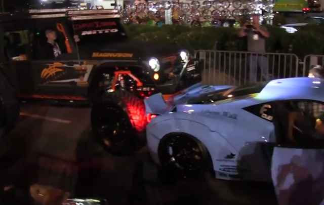  Video ¡Jeep se estrella contra Liberty Walk Ferrari Italia en SEMA!