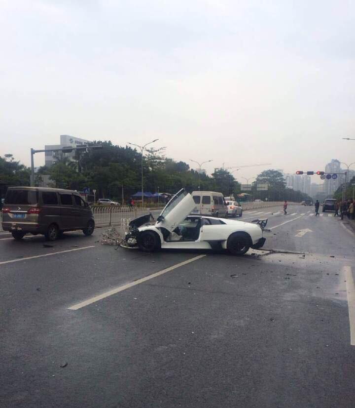 Lamborghini Murcielago SV Crashes in China
