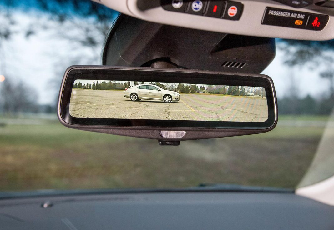 Cadillac CT6's Video Steaming Mirror