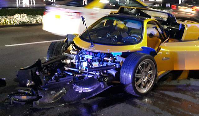 Yellow Pagani Zonda F Crashes in Dubai