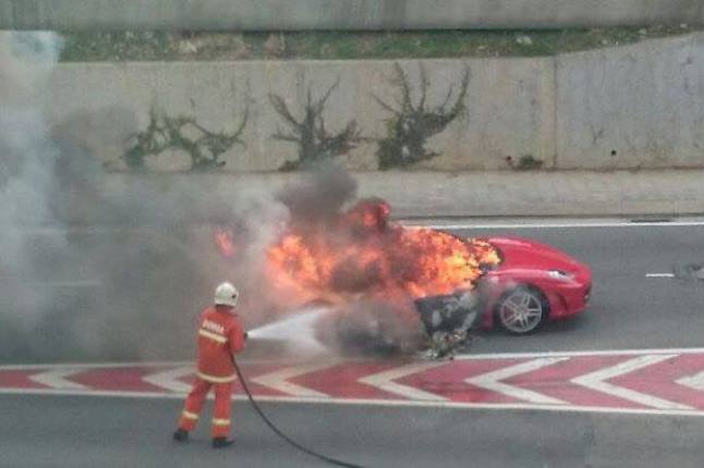 Ferrari F430 Catches Fire During Rush Hour in Malaysia