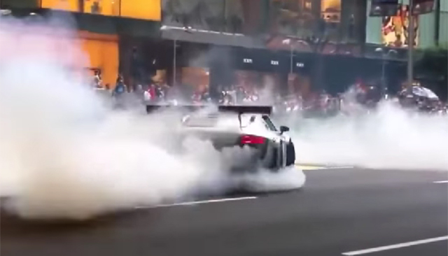 Audi R8 GT3 does donuts in Singapore