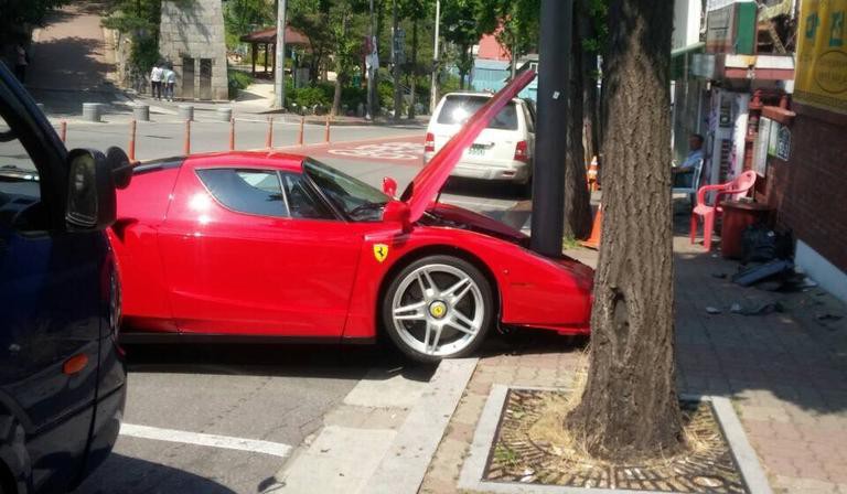Ferrari Enzo Crashes in South Korea