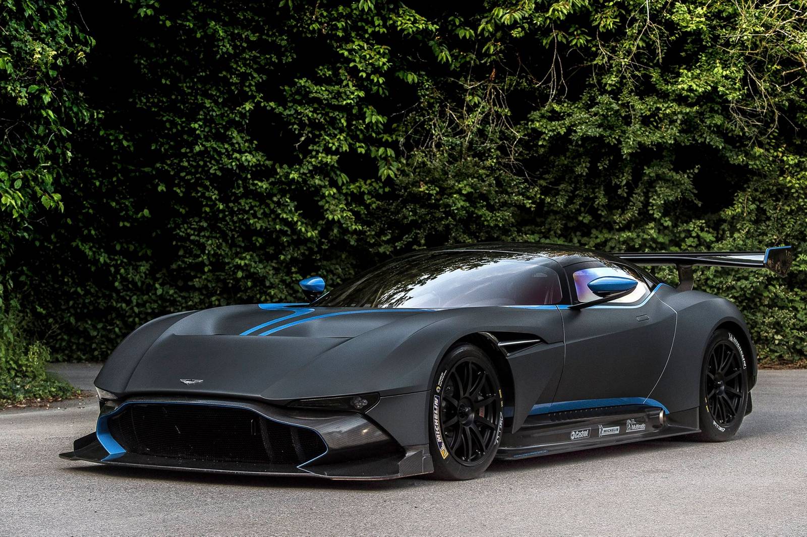 Putte Ubetydelig tyveri Goodwood 2015: Black Aston Martin Vulcan - GTspirit