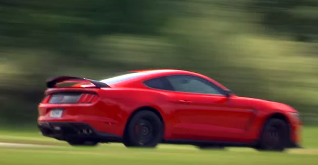 Ford Shelby Mustang GT350R driving footage